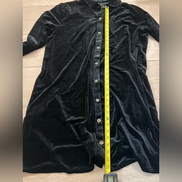 Caitefaso Womens Velvet Button Down - Picture 9 of 12